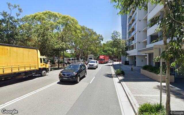 Great Parking space close to Airport and mascot train station.