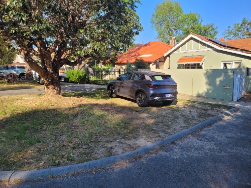 Perfect parking space for the train or bus in Subi