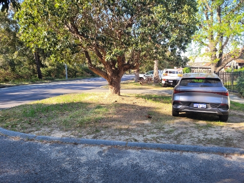 Perfect parking space for the train or bus in Subi
