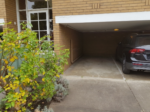 Parking located 5 mins walking to Hawthorn Station
