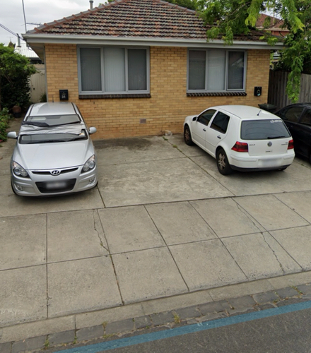 Parking near Punt rd. Easy walk to Albert Park lake. Top of Fitzroy st and high st close too.