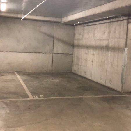 INDOOR CARPARK SPOT AT SOUTHBANK AVAILABLE MID-JAN