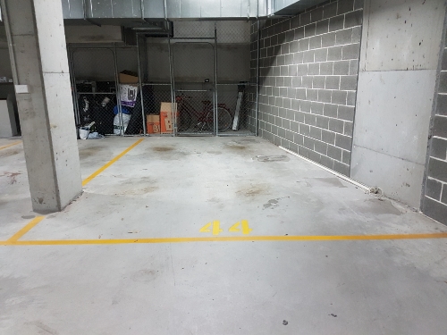 *AVAILABLE NOW* Underground secure parking in Waterloo. 3 min walk away from Green Square station!!