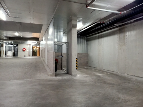 Indoor Lot in CBD. The car park is in a Good Spot. No scratches from neighbouring car.
