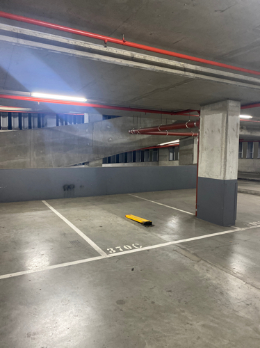 Docklands - Indoor Parking Close to Crowne Plaza Hotel