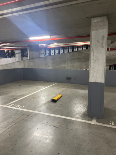 Docklands - Indoor Parking Close to Crowne Plaza Hotel
