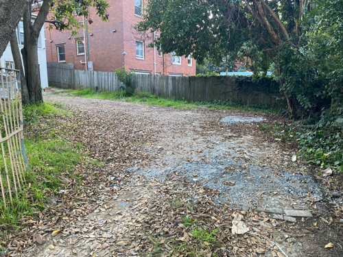 Gordon - CCTV open backyard, 15s to station.