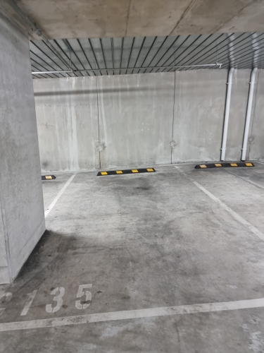 Secure Indoor Car Park Queens Lane