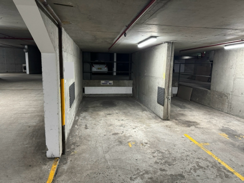 3 minutes to Museum Station, close to CBD