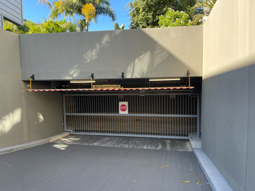 1 min. Walk to Bulimba Ferry  underground carpark w. remote gate entrance.