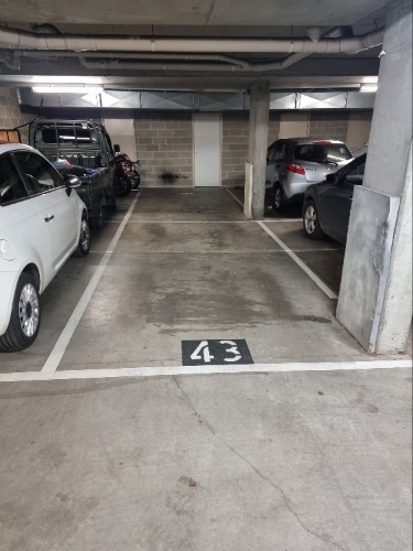 Secured parking in Collingwood