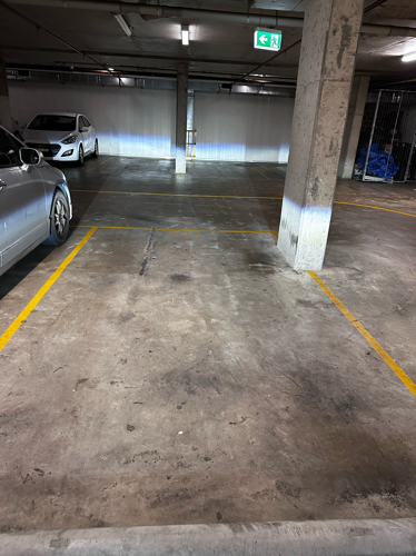 Secure parking space in Barina Downs Road available