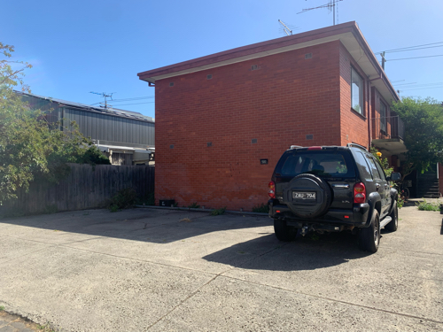 Central, Off-Street Parking in Collingwood