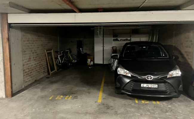 Lock up garage in Bondi Junction - Shared parking lot