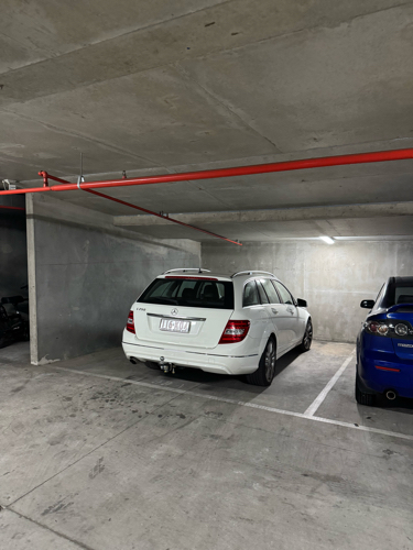 Great parking space available in Southbank(Near M1, CBD, Crown) and opposite Woolworths Southbank